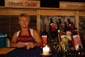 Vasárnap este a második Csopaki Borfaluban