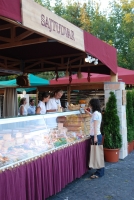 Borfalu ötödszörre Budapesten